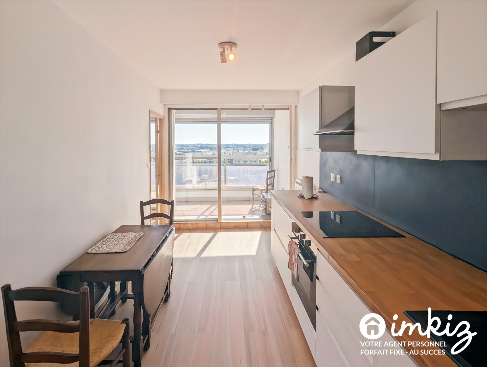 
                                                Vente
                                                 Superbe F4 avec Vue Panoramique, Piscine