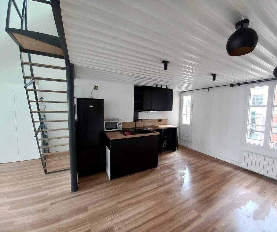 
                                                Location
                                                 Superbe loft 40m² avec mezzanine + terrasse 10m²