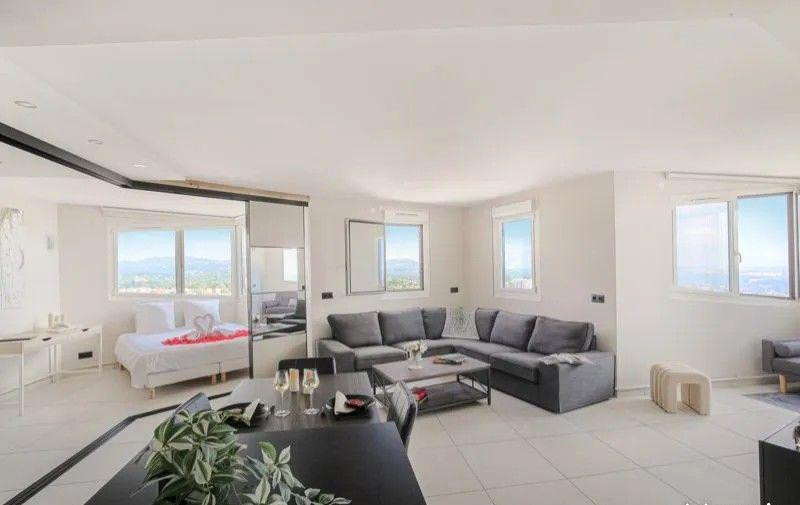 
                                                Location
                                                 Superbe loft de 55m² de la Tour Panoramique