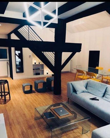 
                                                Location
                                                 Superbe Loft en duplex refait à neuf
