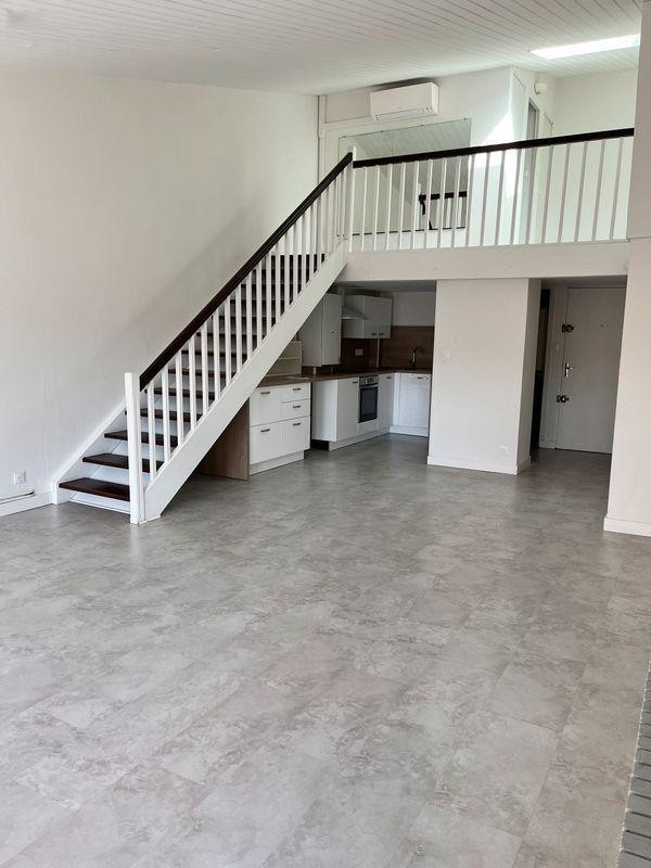 
                                                Location
                                                 Superbe Loft/T2 palais de justice