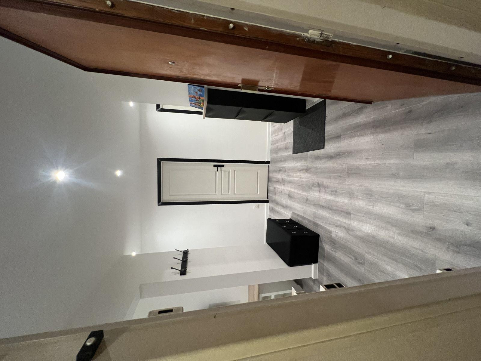 
                                                Location
                                                 Superbe logement (3 chambres) sur Evry village.