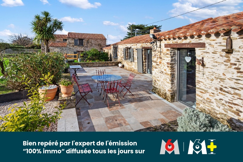 
                                                Vente
                                                 SUPERBE LONGERE EN PIERRE