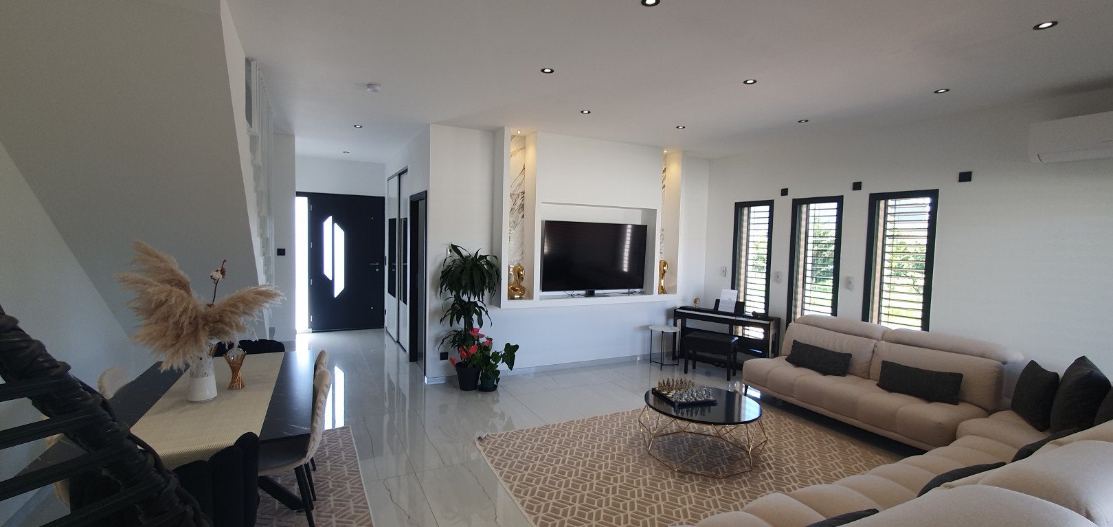 
                                                Vente
                                                 Superbe maison au cœur de Chassieu