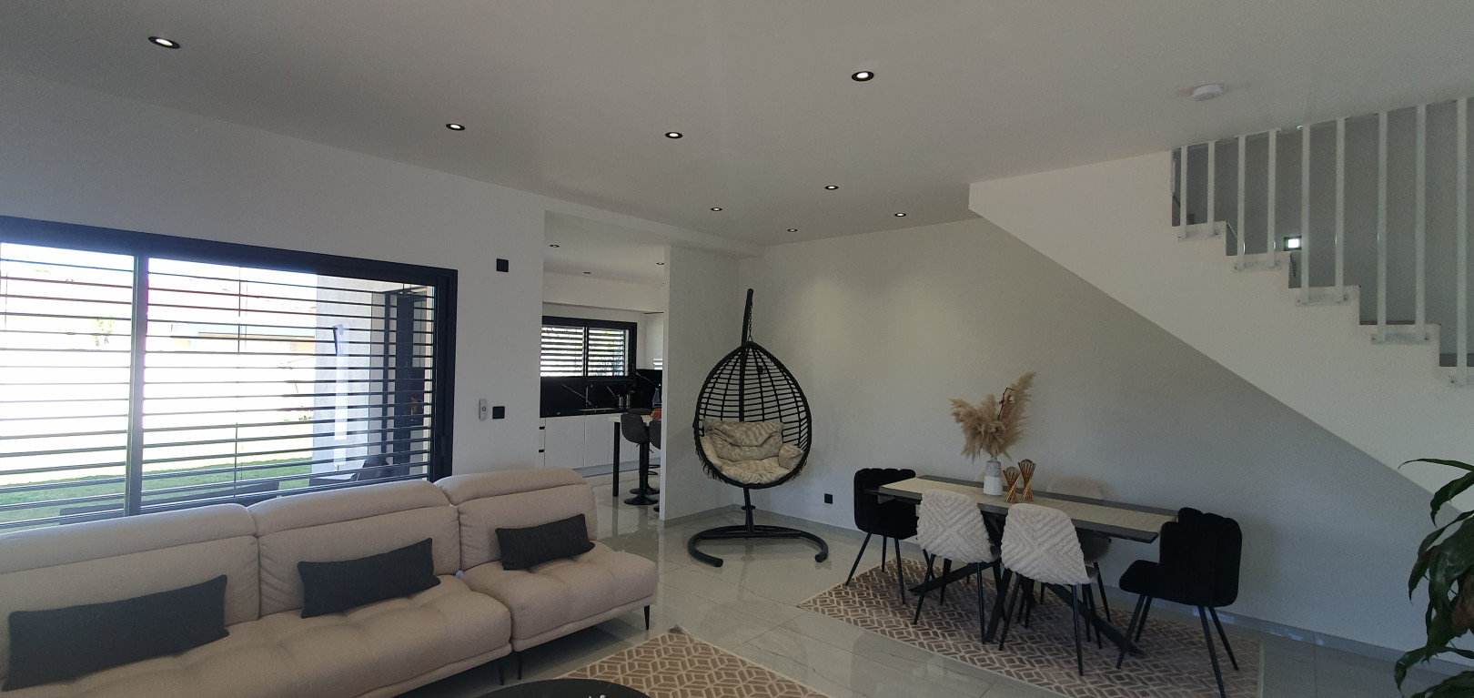 
                                                Vente
                                                 Superbe maison au cœur de Chassieu