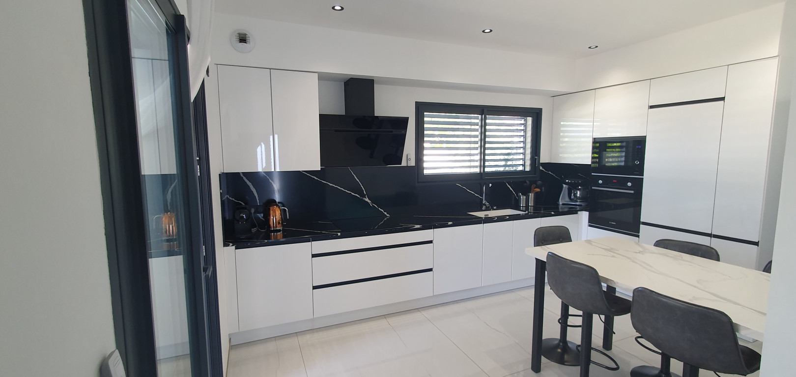 
                                                Vente
                                                 Superbe maison au cœur de Chassieu