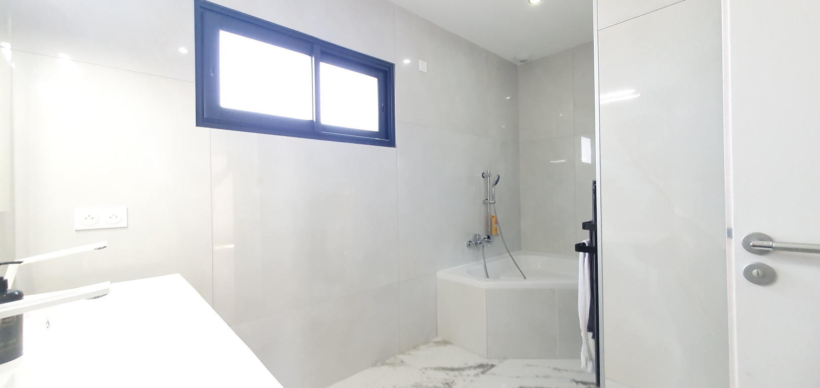 
                                                Vente
                                                 Superbe maison au cœur de Chassieu