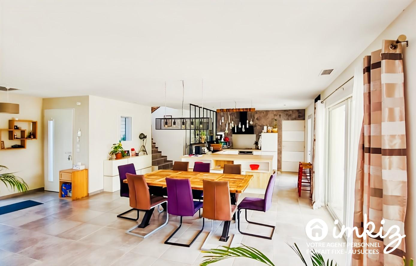 
                                                Vente
                                                 Superbe maison contemporaine avec piscine