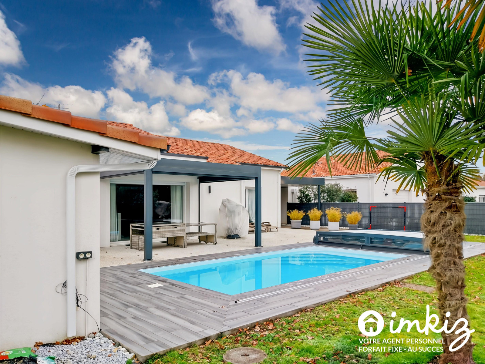 
                                                Vente
                                                 Superbe maison contemporaine avec piscine & jardin