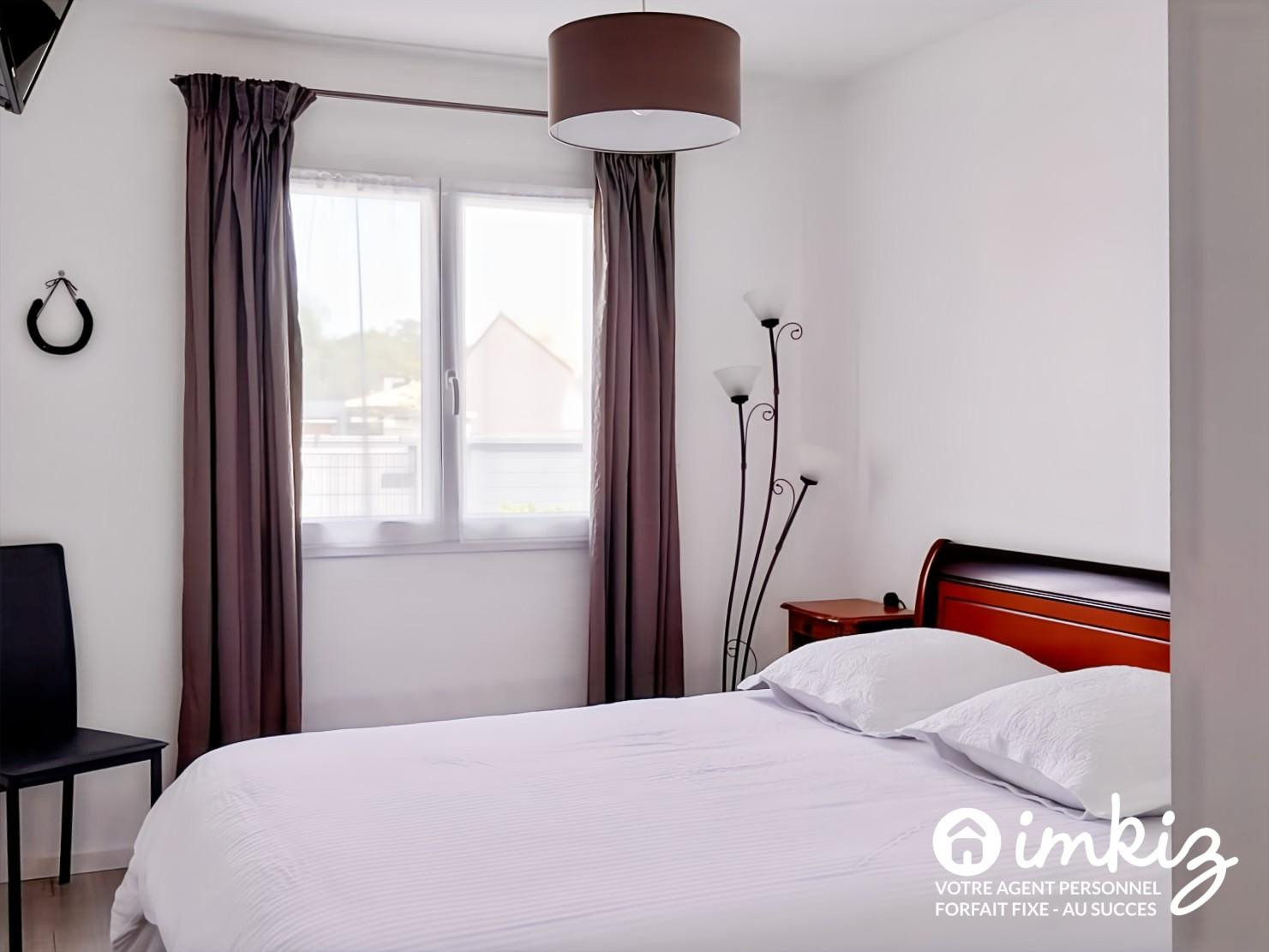 
                                                Vente
                                                 Superbe maison contemporaine avec piscine & jardin