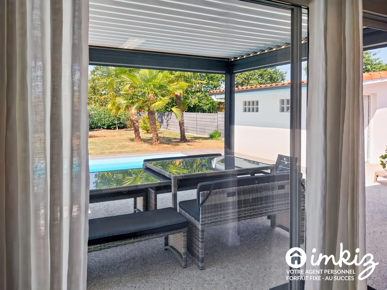 
                                                Vente
                                                 Superbe maison contemporaine avec piscine & jardin
