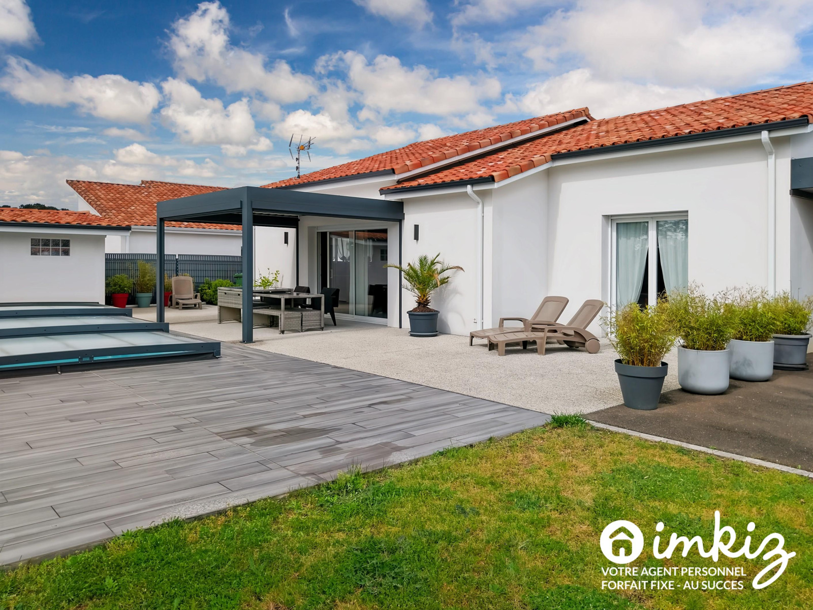 
                                                Vente
                                                 Superbe maison contemporaine avec piscine & jardin