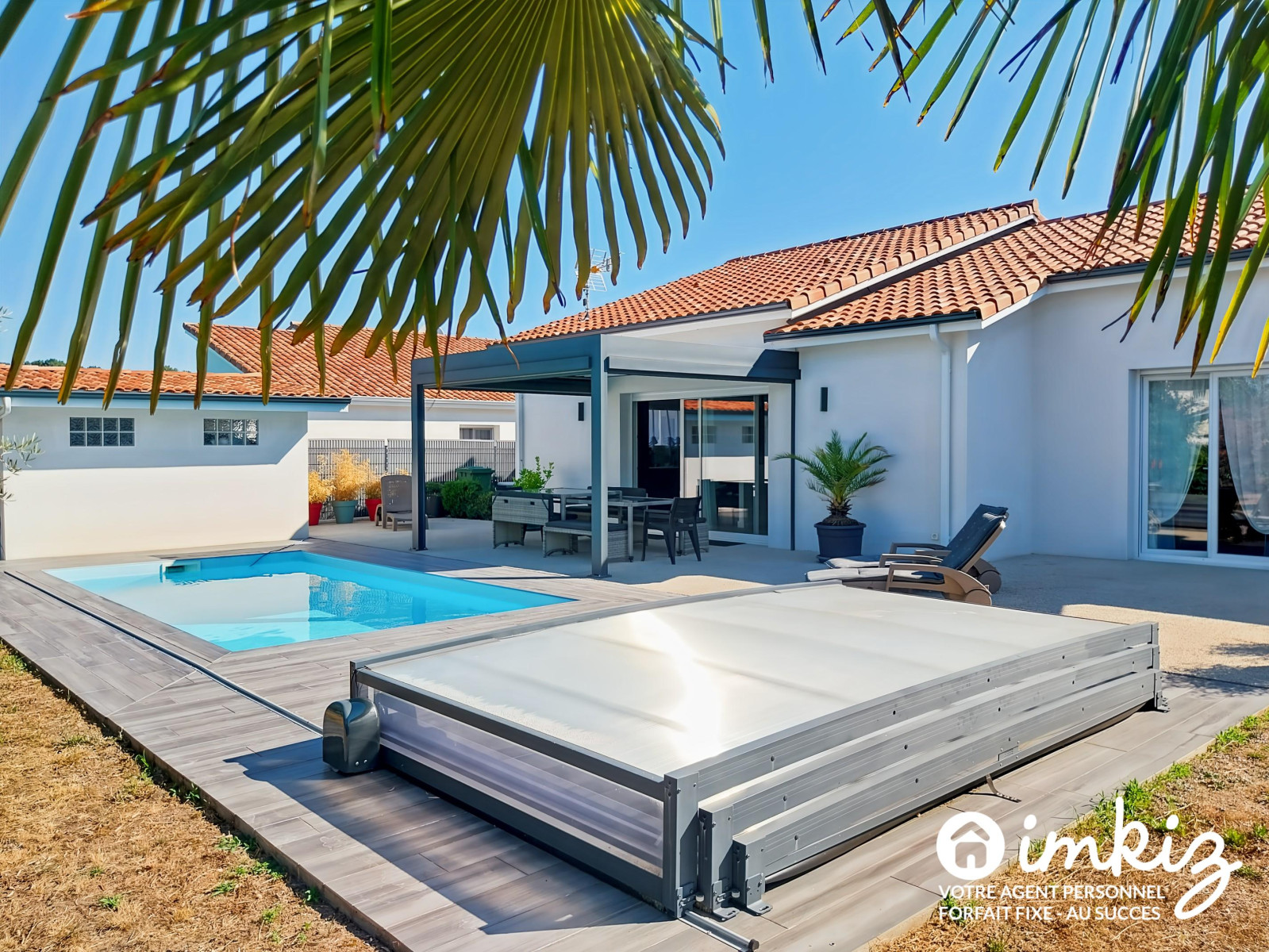 
                                                Vente
                                                 Superbe maison contemporaine avec piscine & jardin