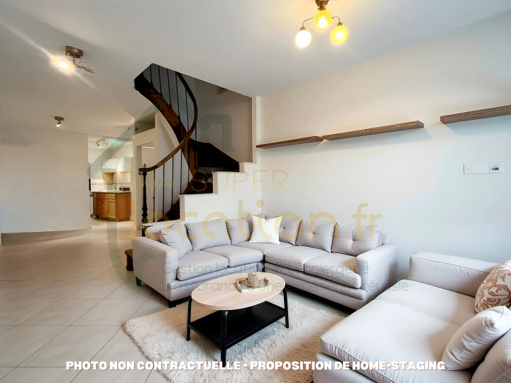 
                                                Location
                                                 Superbe maison de ville situé en HYPER-CENTRE de SAINT-QUENTIN