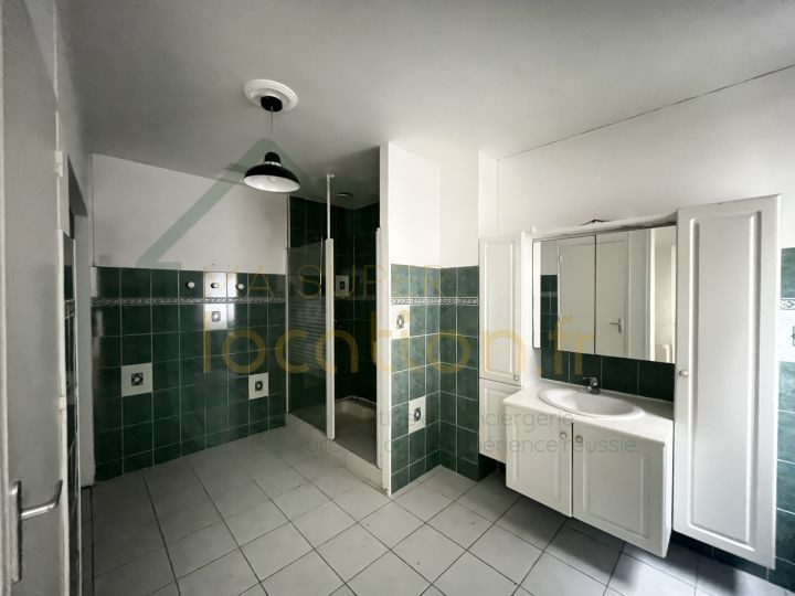 
                                                Location
                                                 Superbe maison de ville situé en HYPER-CENTRE de SAINT-QUENTIN