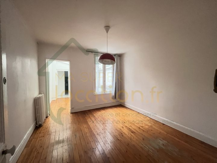 
                                                Location
                                                 Superbe maison de ville situé en HYPER-CENTRE de SAINT-QUENTIN