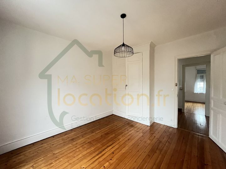 
                                                Location
                                                 Superbe maison de ville situé en HYPER-CENTRE de SAINT-QUENTIN