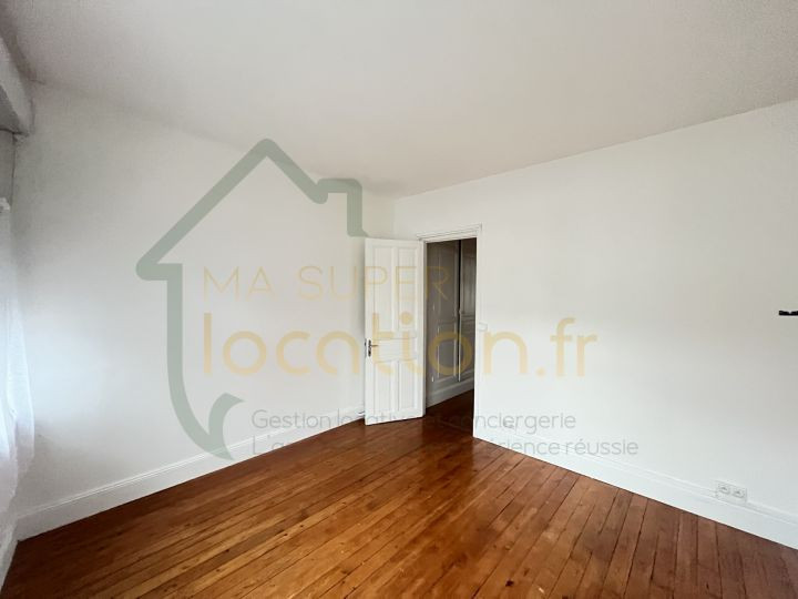 
                                                Location
                                                 Superbe maison de ville situé en HYPER-CENTRE de SAINT-QUENTIN