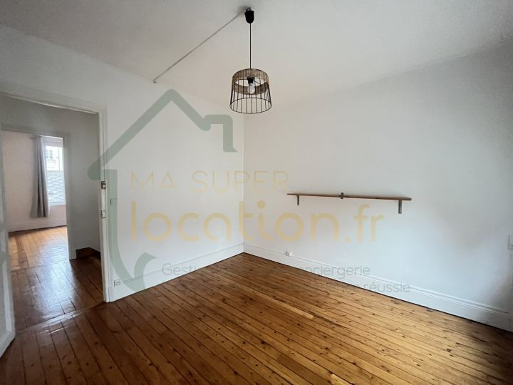 
                                                Location
                                                 Superbe maison de ville situé en HYPER-CENTRE de SAINT-QUENTIN