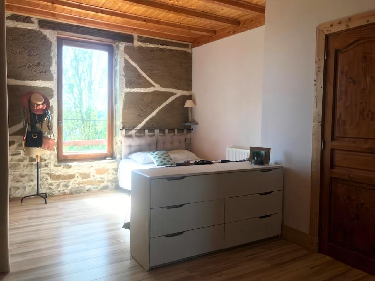 
                                                Vente
                                                 Superbe maison en Pierre avec Vue