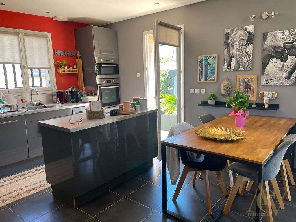 
                                                Vente
                                                 Superbe maison individuelle plain pied  avec piscine