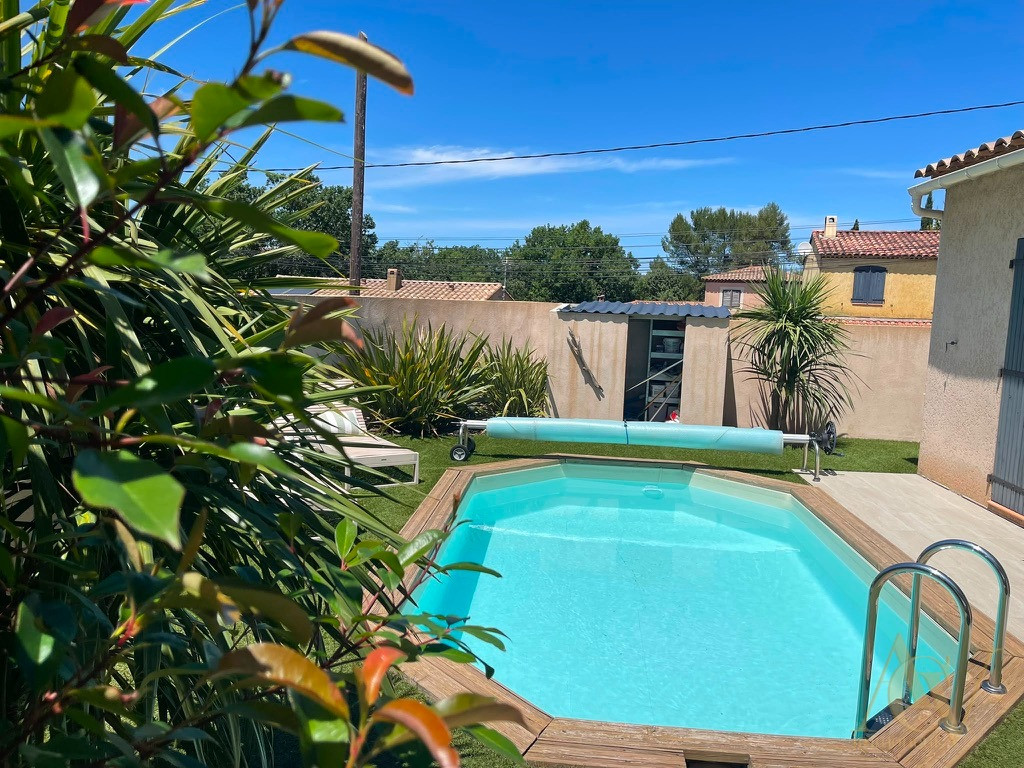 
                                                Vente
                                                 Superbe maison individuelle plain pied  avec piscine