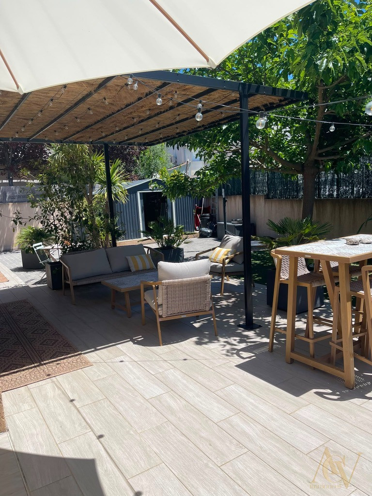 
                                                Vente
                                                 Superbe maison individuelle plain pied  avec piscine