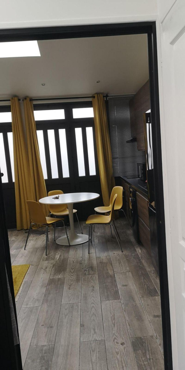 
                                                Location
                                                 Superbe maison meublée 42m² avec un jardin privé