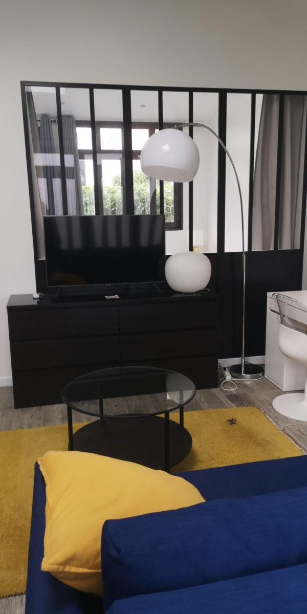 
                                                Location
                                                 Superbe maison meublée 42m² avec un jardin privé