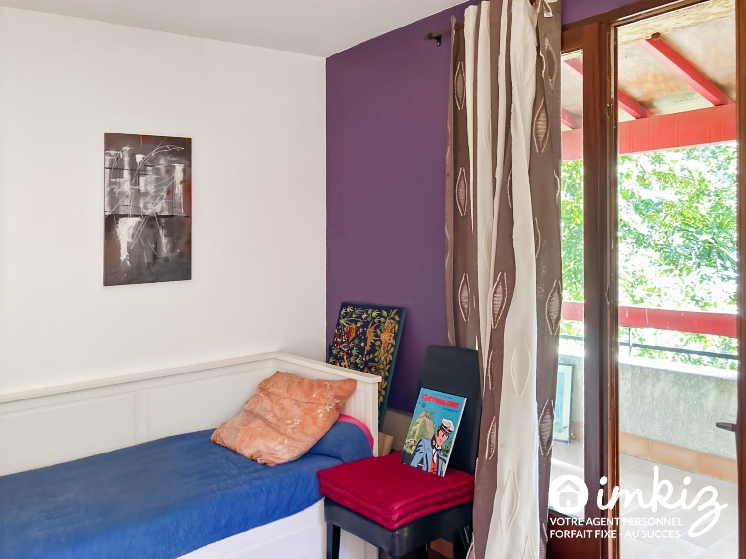 
                                                Vente
                                                 Superbe propriete + 2 logements + grand parc