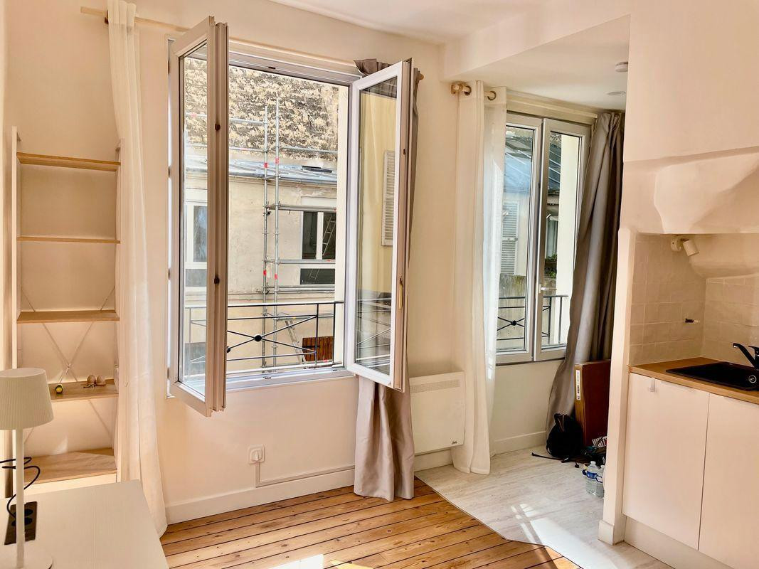 
                                                Location
                                                 Superbe studio 18 m2 meublé refait à neuf