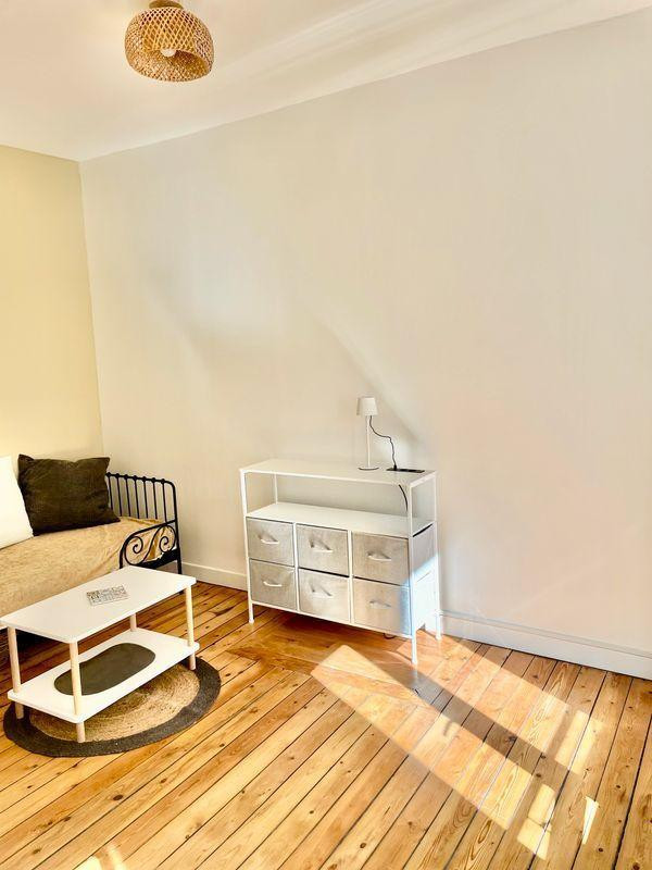 
                                                Location
                                                 Superbe studio 18 m2 meublé refait à neuf