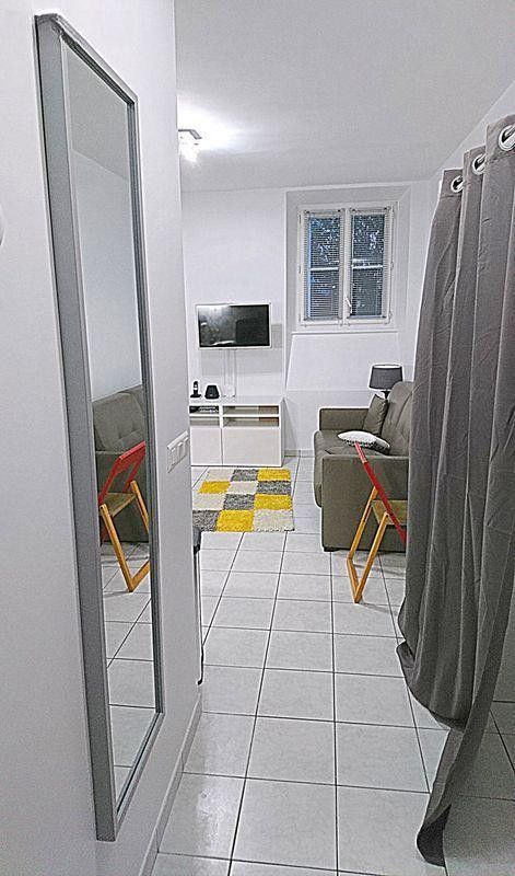 
                                                Location
                                                 Superbe studio 25 m2 avec extérieur Asnières