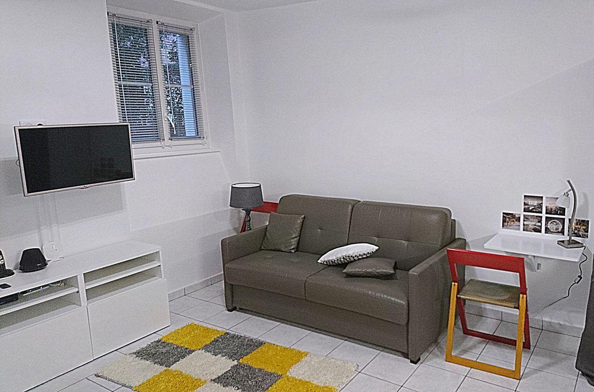 
                                                Location
                                                 Superbe studio 25 m2 avec extérieur Asnières