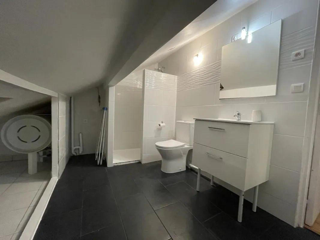 
                                                Location
                                                 Superbe studio/2P meublé 23m² avec vue sur le bois