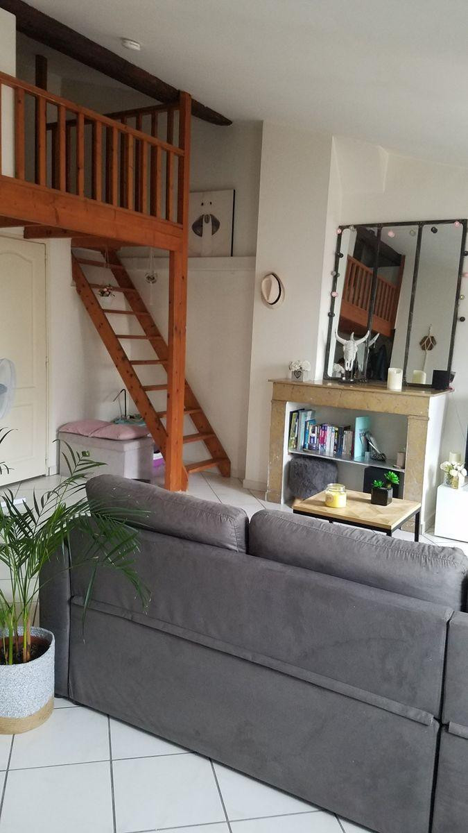 
                                                Location
                                                 Superbe studio 42 m² (dont 14 m² mezzanine)