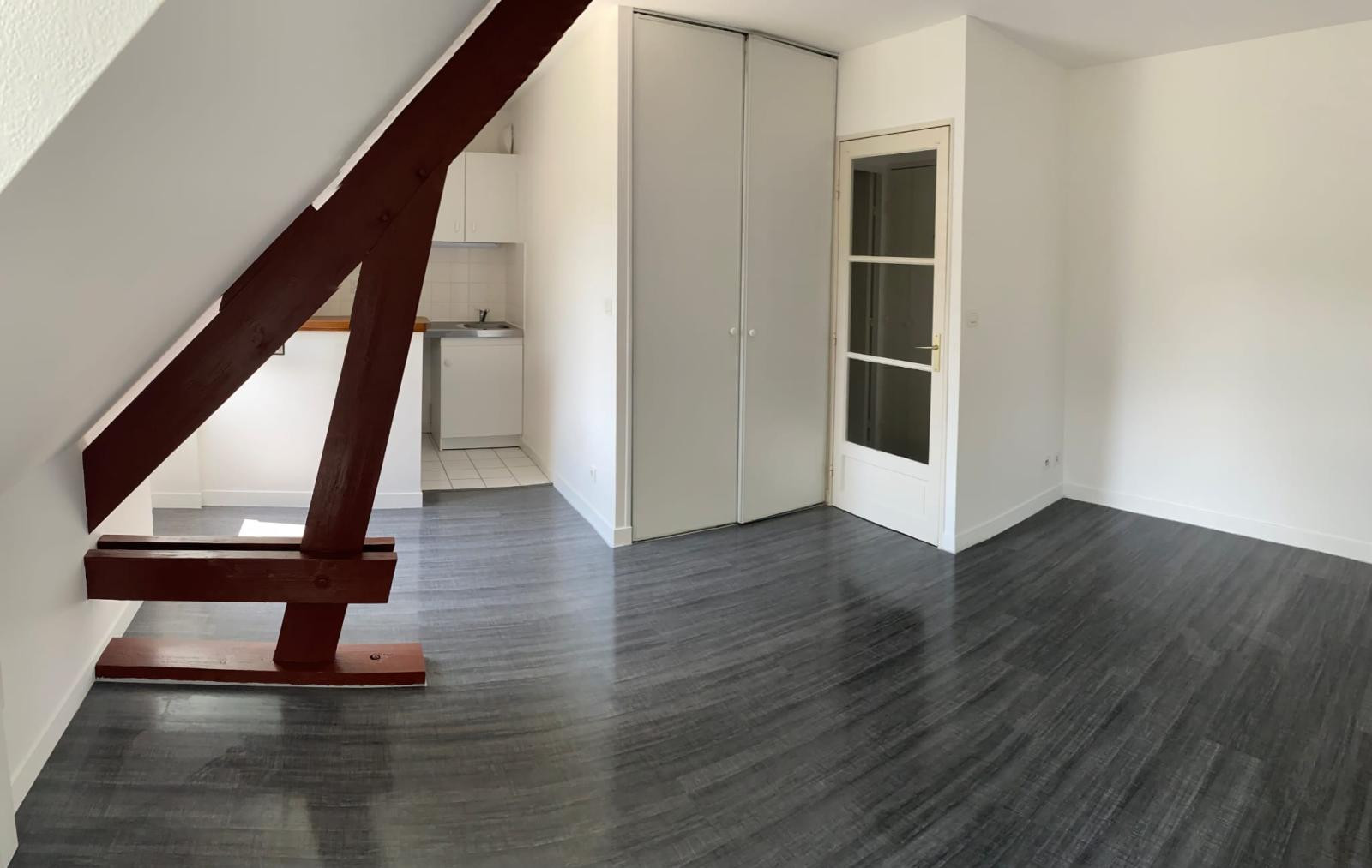 
                                                Location
                                                 Superbe studio a louer