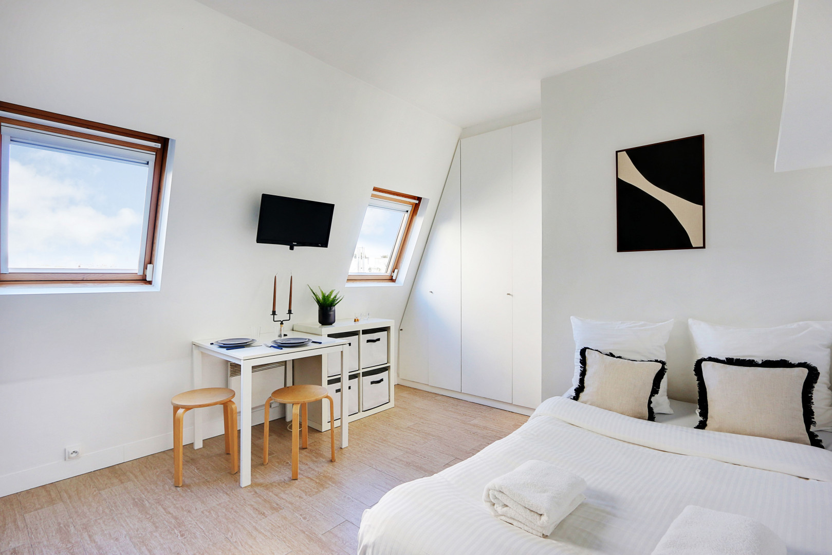 
                                                Location
                                                 Superbe studio à Neuilly (loyer tout inclus)