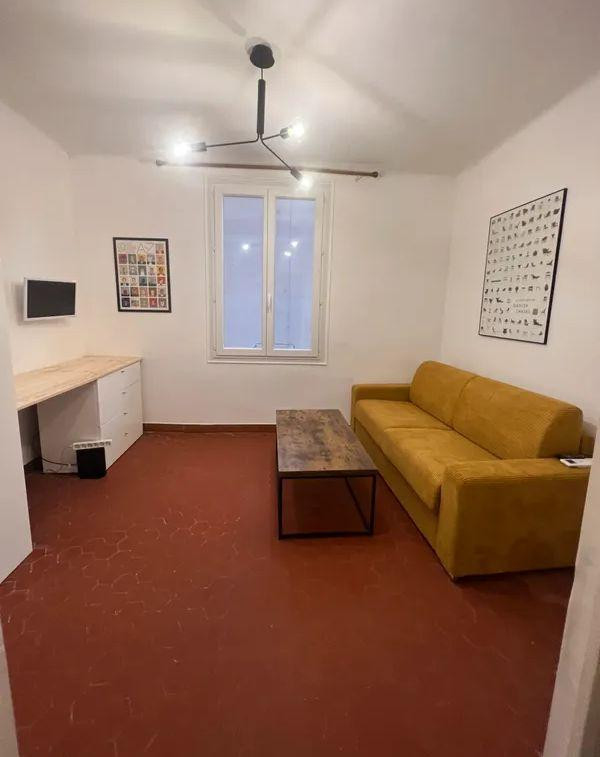 
                                                Location
                                                 Superbe studio indépendant au haut Claret à Toulon