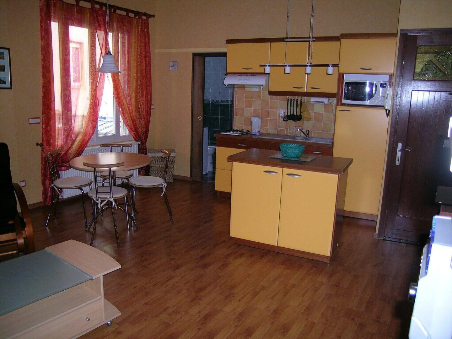 
                                                Location
                                                 Superbe studio/loft meublé 35m² comme une maison