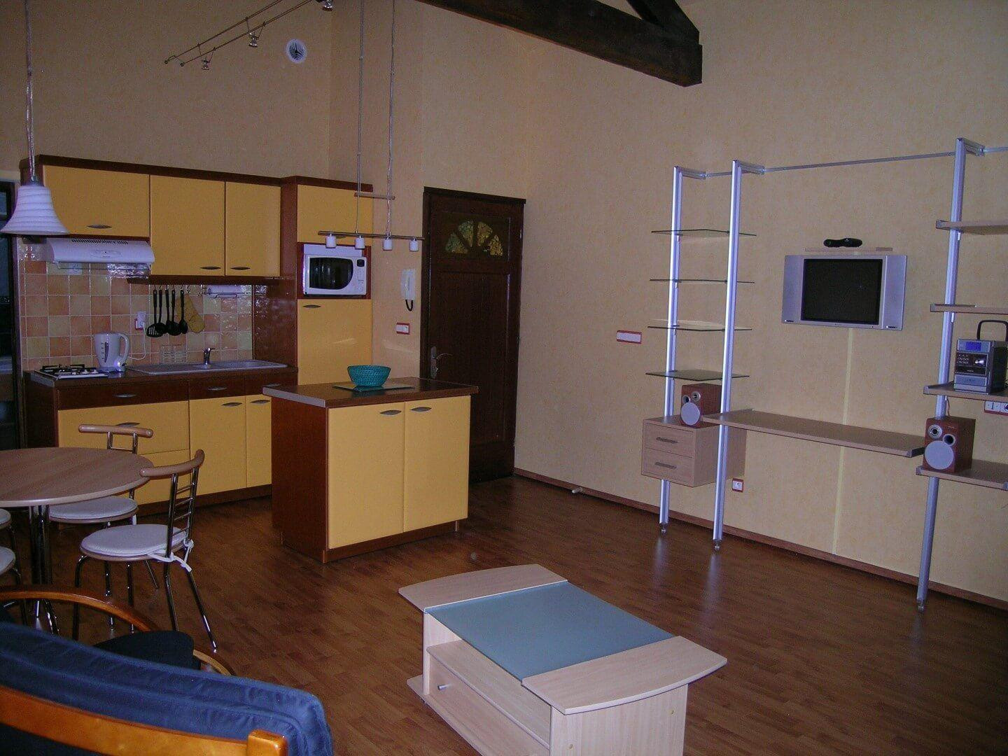 
                                                Location
                                                 Superbe studio/loft meublé 35m² comme une maison