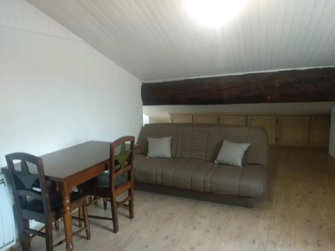 
                                                Location
                                                 Superbe studio meublé 13m² (30m² au sol)