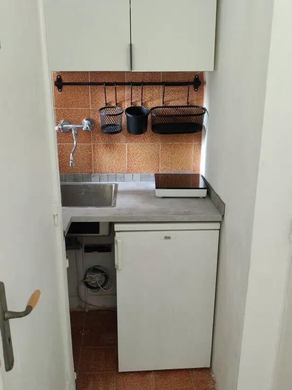 
                                                Location
                                                 Superbe studio meublé 13m² Convention Paris 15