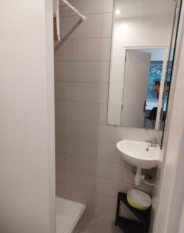 
                                                Location
                                                 Superbe studio meublé 17m² refait à neuf Cardo