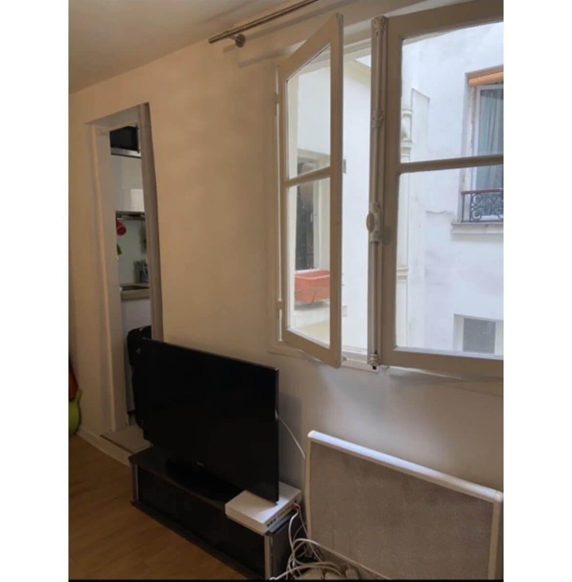 
                                                Location
                                                 Superbe studio meublé 18m² au calme