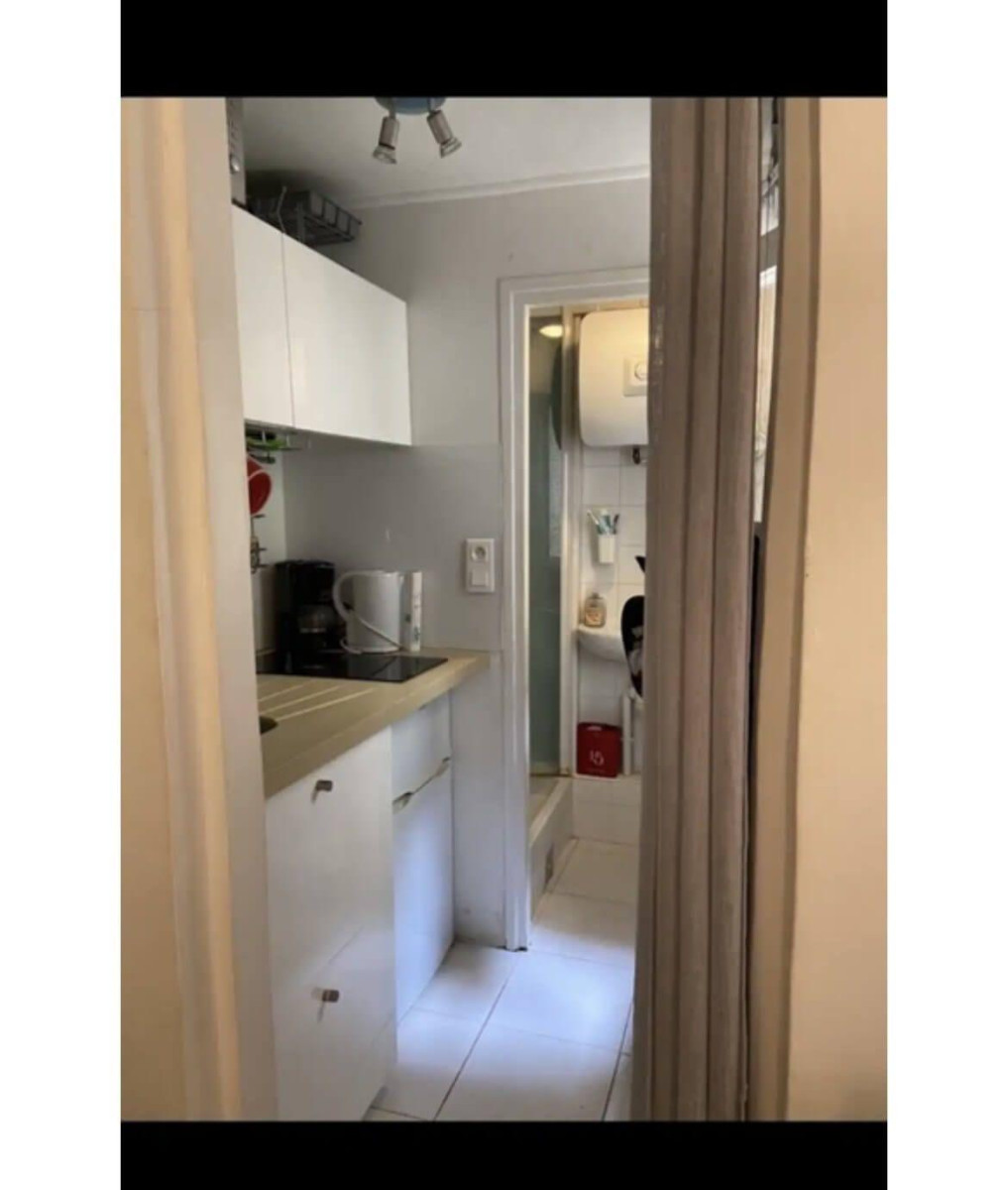 
                                                Location
                                                 Superbe studio meublé 18m² au calme
