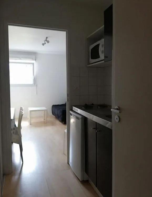 
                                                Location
                                                 Superbe studio meublé 20m2 à NANTES