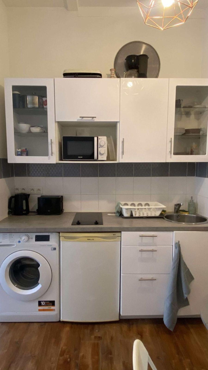 
                                                Location
                                                 Superbe studio meublé 21m² tout compris au calme