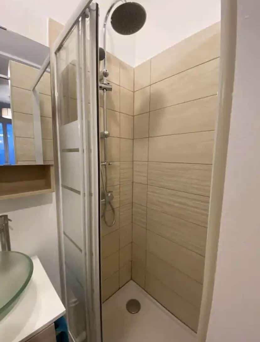 
                                                Location
                                                 Superbe studio meublé 21m² tout compris au calme