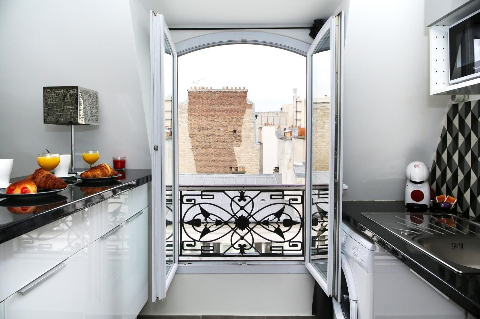 
                                                Location
                                                 Superbe studio meublé 23m² proche marché Poncelet